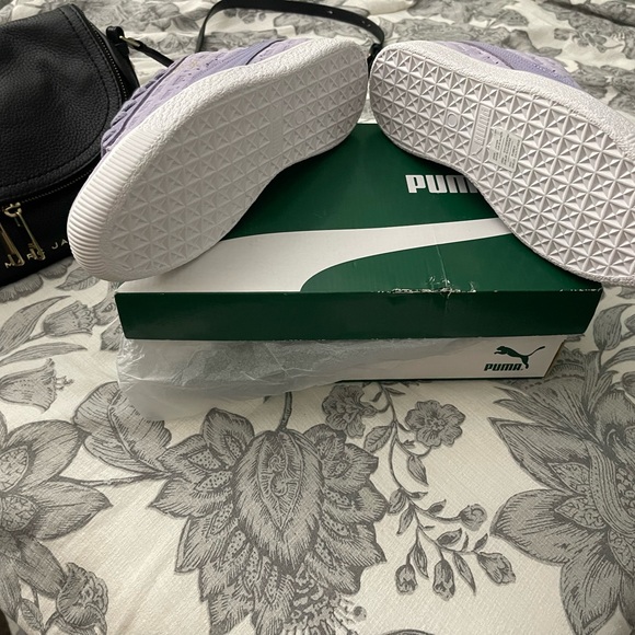 NWB PUMA SUEDE - Picture 7 of 7